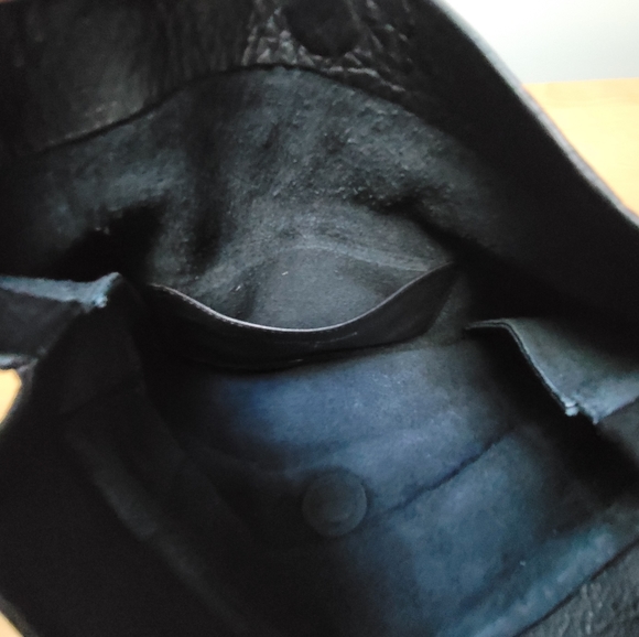 MARIE TURNOR | Black Lunch Bag Clutch - Picture 9 of 10